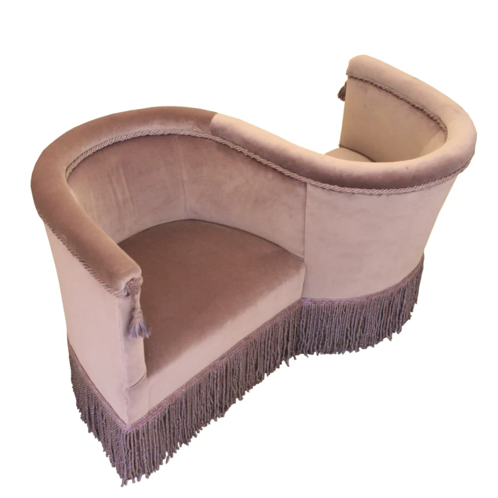 مواد وأنماط طاولات الطعام لأربعة أشخاص